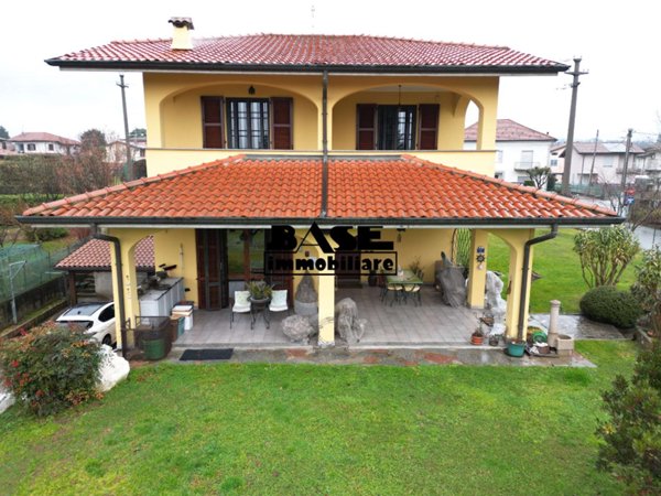 casa indipendente in vendita a Vertemate con Minoprio