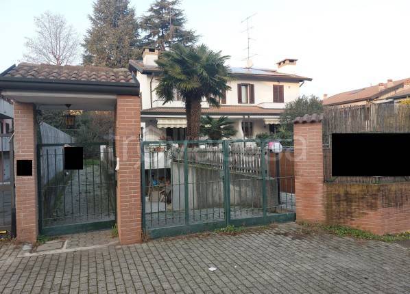 casa indipendente in vendita a Vertemate con Minoprio