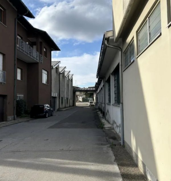capannone in vendita a Vertemate con Minoprio