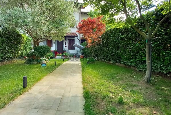 casa indipendente in vendita a Vertemate con Minoprio