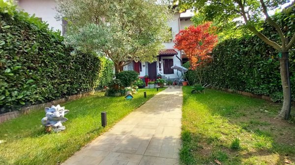casa indipendente in vendita a Vertemate con Minoprio
