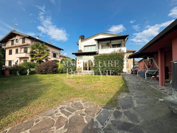 casa indipendente in vendita a Vertemate con Minoprio