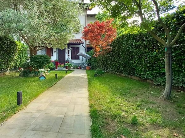casa indipendente in vendita a Vertemate con Minoprio