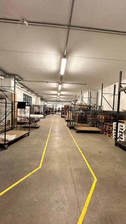 capannone in vendita a Vertemate con Minoprio