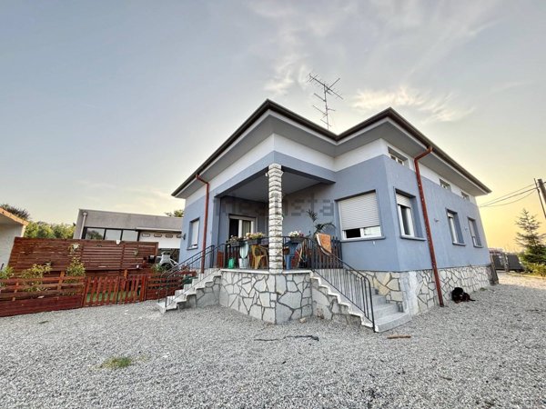 casa indipendente in vendita a Vertemate con Minoprio