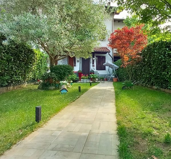 casa indipendente in vendita a Vertemate con Minoprio