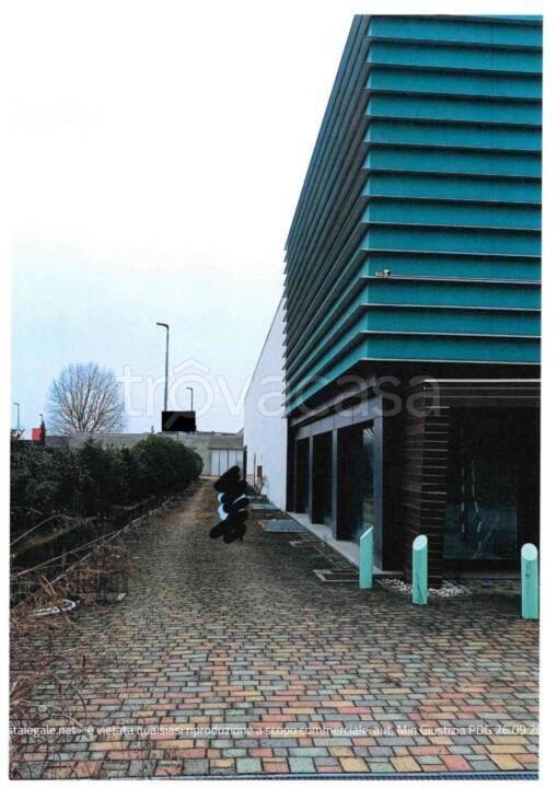 locale commerciale in vendita a Vertemate con Minoprio