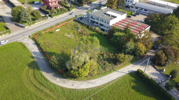 terreno edificabile in vendita a Vertemate con Minoprio