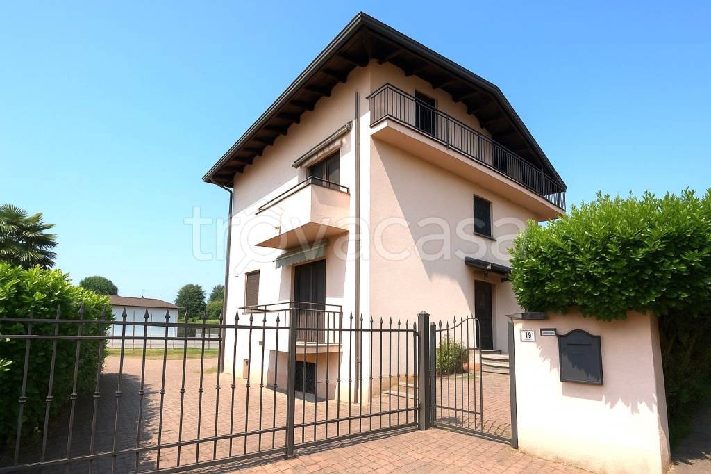 casa indipendente in vendita a Vertemate con Minoprio