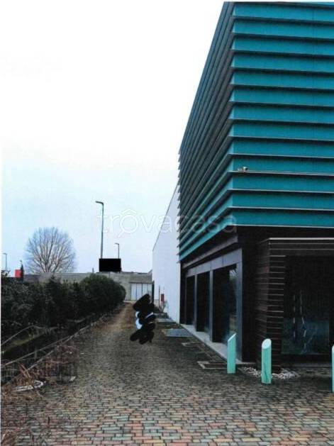 locale commerciale in vendita a Vertemate con Minoprio