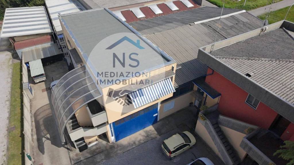 locale commerciale in vendita a Vertemate con Minoprio