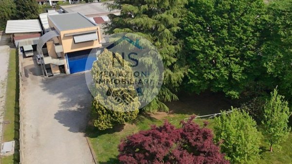 locale di sgombero in vendita a Vertemate con Minoprio