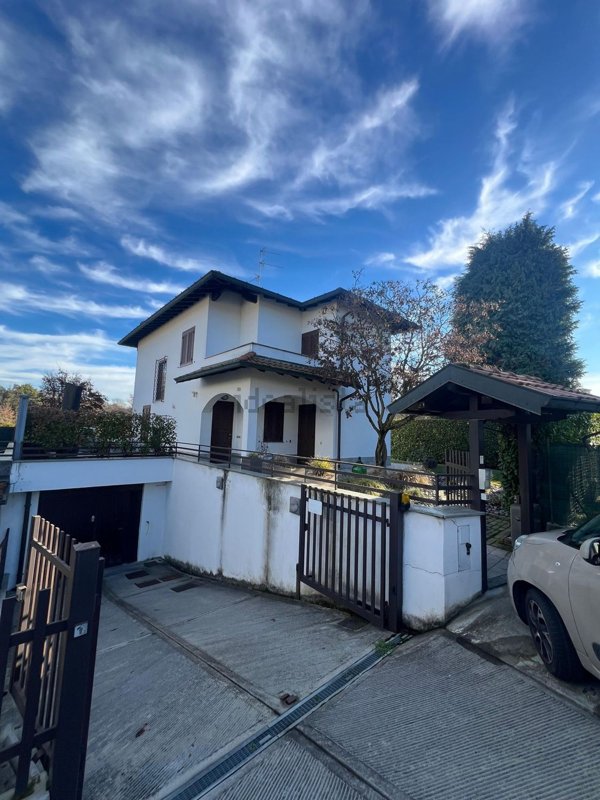 casa indipendente in vendita a Vertemate con Minoprio