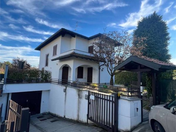 casa indipendente in vendita a Vertemate con Minoprio