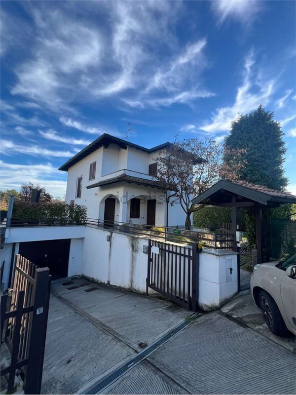 casa indipendente in vendita a Vertemate con Minoprio