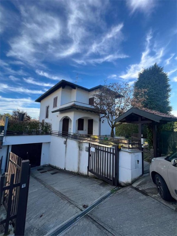 casa indipendente in vendita a Vertemate con Minoprio