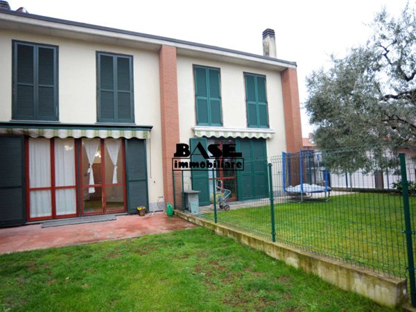 casa indipendente in vendita a Vertemate con Minoprio