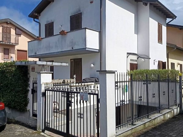 casa indipendente in vendita a Vertemate con Minoprio