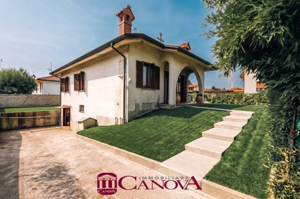 casa indipendente in vendita a Vertemate con Minoprio