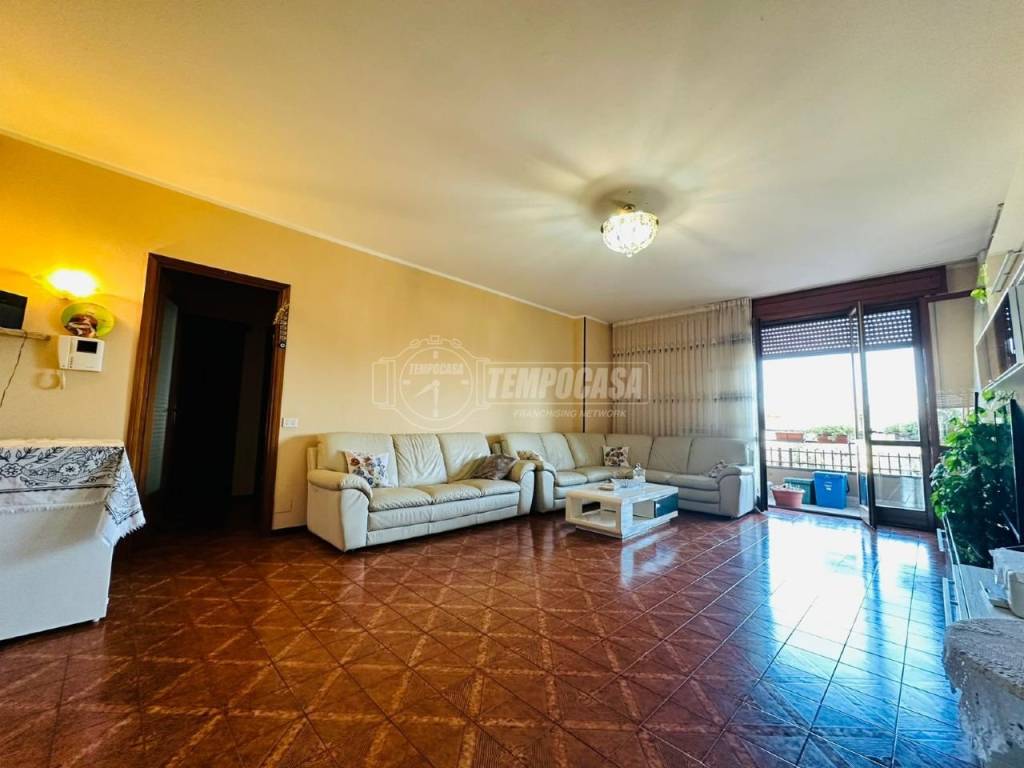 appartamento in vendita a Villa Guardia in zona Maccio