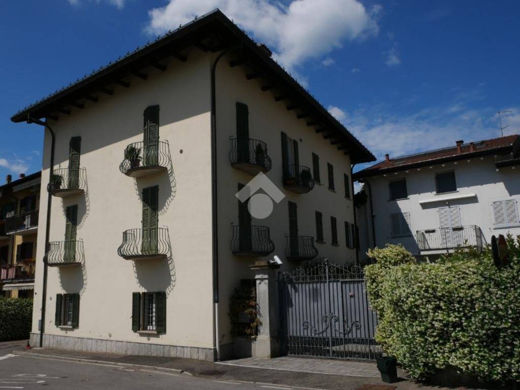 appartamento in vendita a Villa Guardia in zona Maccio