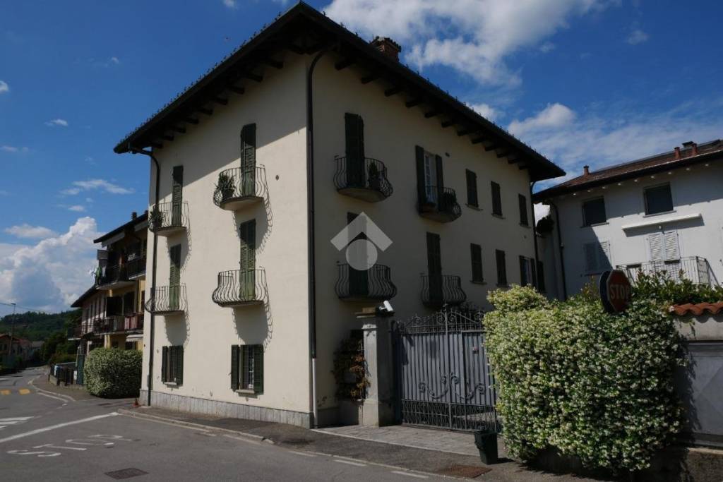 appartamento in vendita a Villa Guardia in zona Maccio