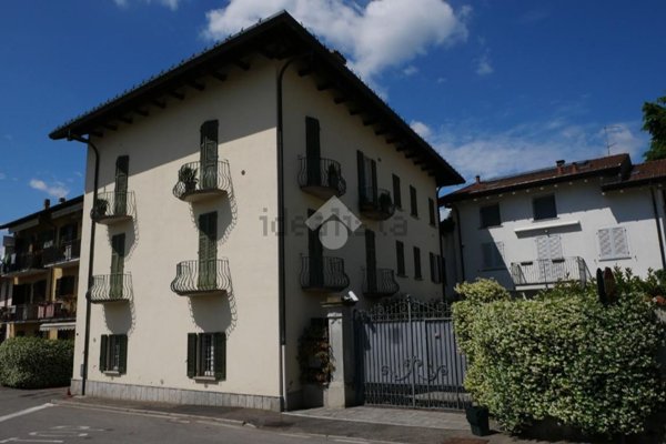 appartamento in vendita a Villa Guardia in zona Maccio