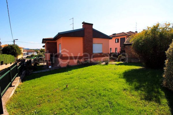 casa indipendente in vendita a Villa Guardia in zona Masano
