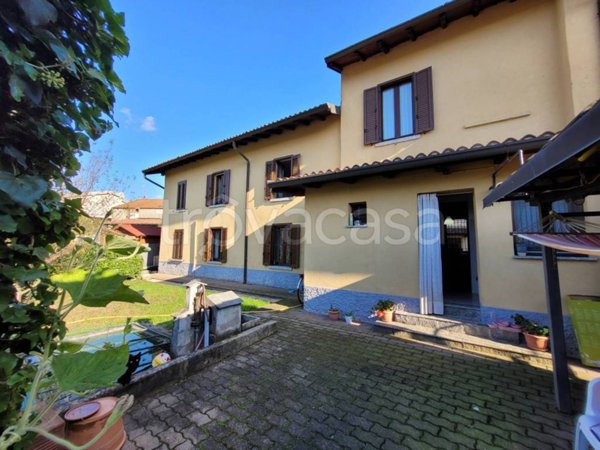 casa indipendente in vendita a Villa Guardia in zona Maccio