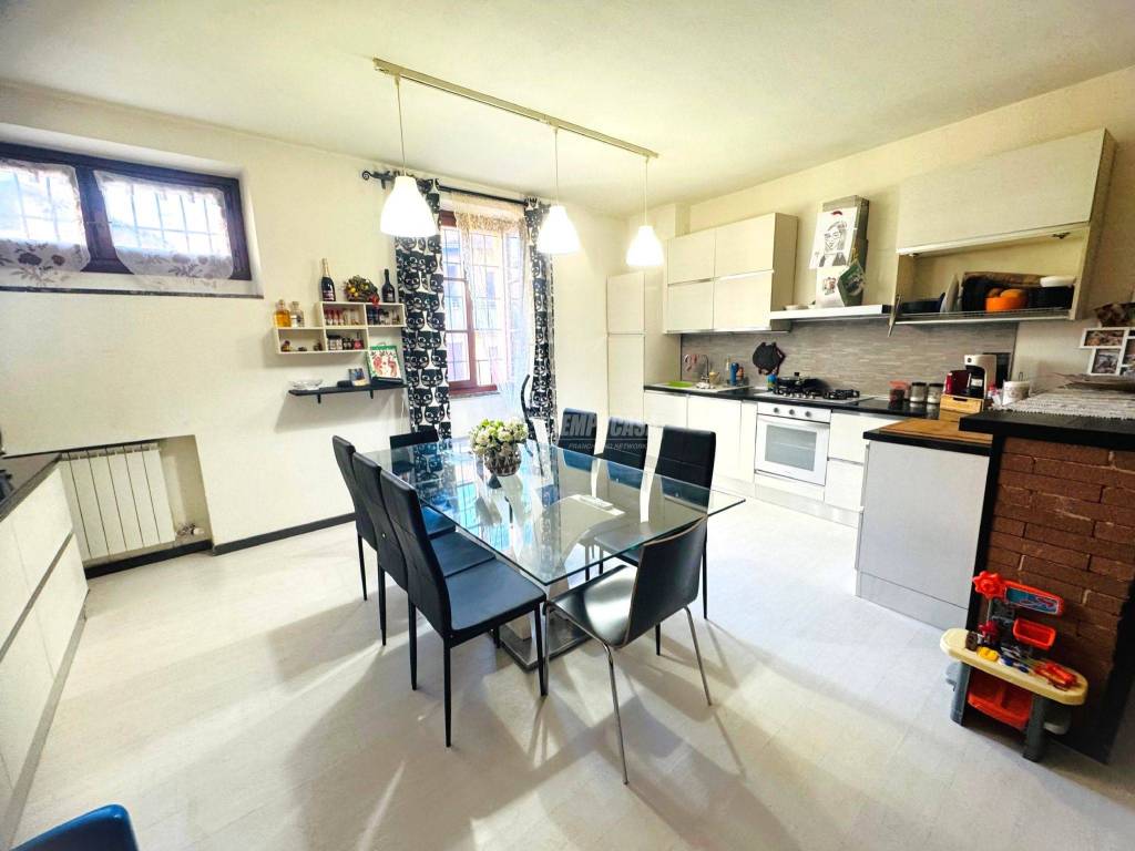 appartamento in vendita a Villa Guardia in zona Maccio