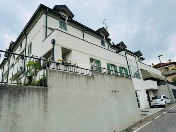 appartamento in vendita a Villa Guardia in zona Civello