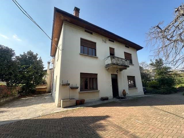 casa indipendente in vendita a Villa Guardia in zona Maccio