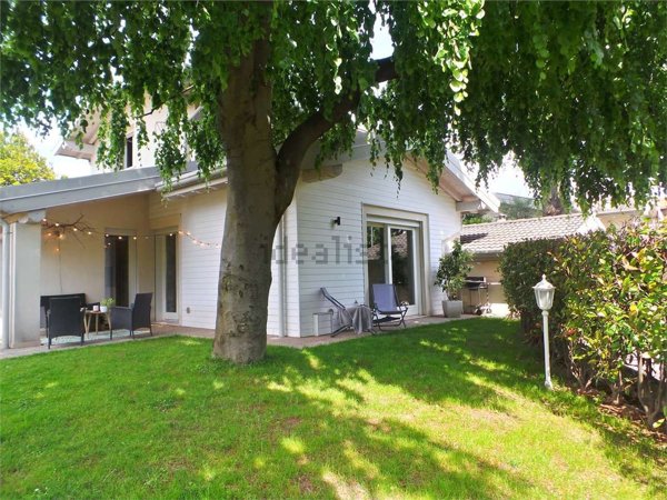 casa indipendente in vendita a Villa Guardia