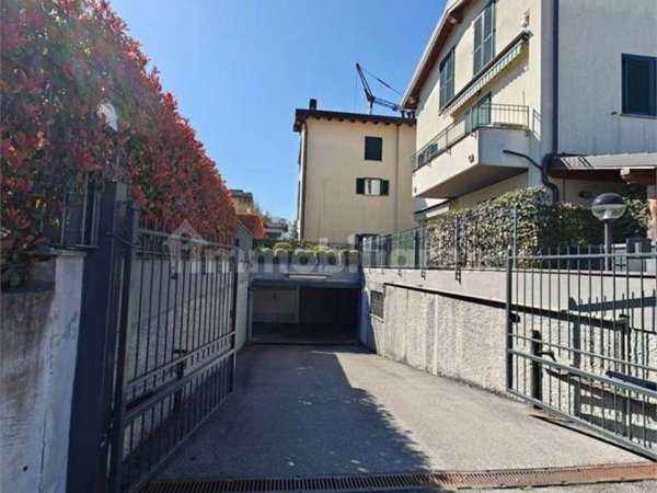 casa indipendente in vendita a Villa Guardia in zona Maccio