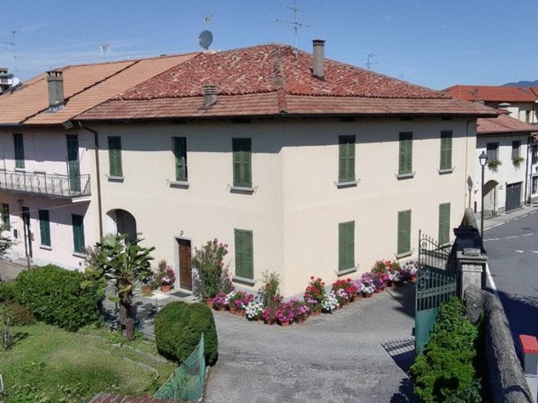 casa indipendente in vendita a Villa Guardia in zona Maccio