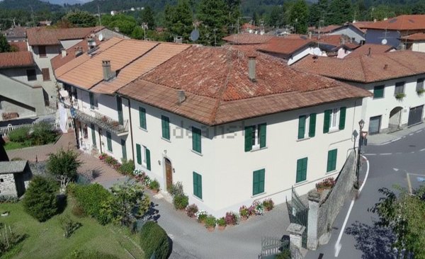 casa indipendente in vendita a Villa Guardia in zona Maccio