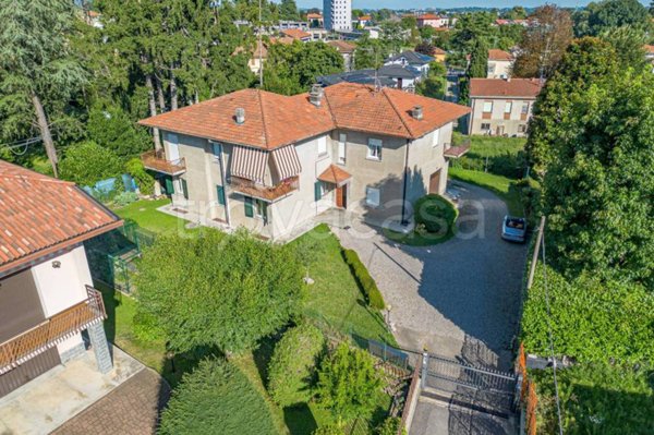 appartamento in vendita a Villa Guardia in zona Maccio