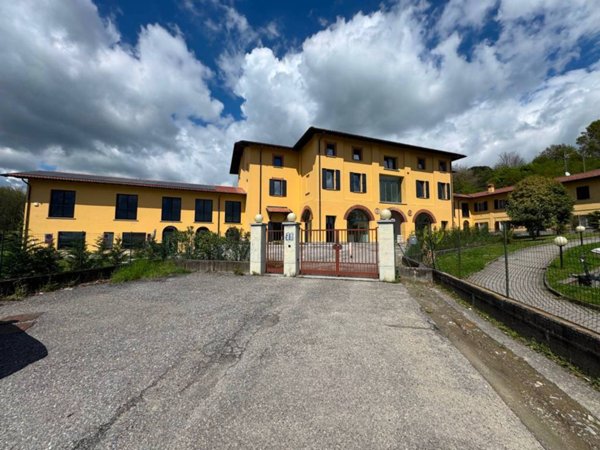 casa indipendente in vendita a Villa Guardia in zona Maccio