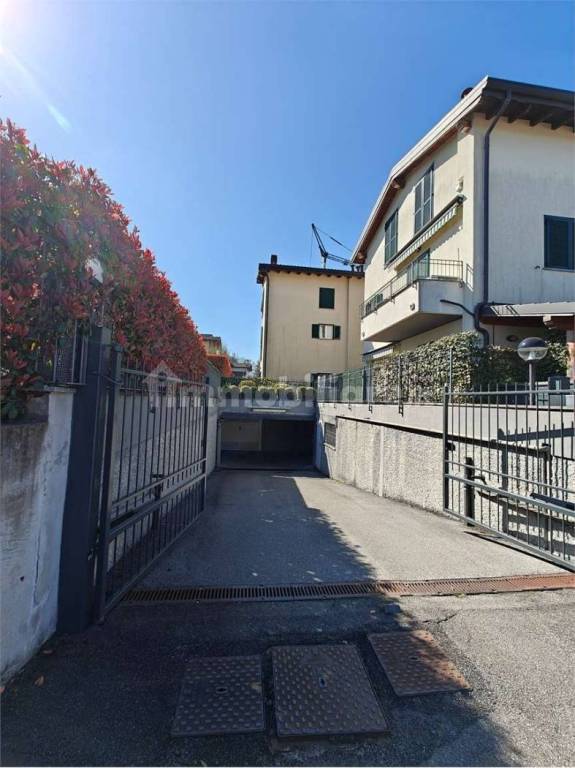 casa indipendente in vendita a Villa Guardia in zona Maccio