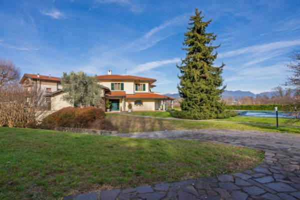 casa indipendente in vendita a Villa Guardia