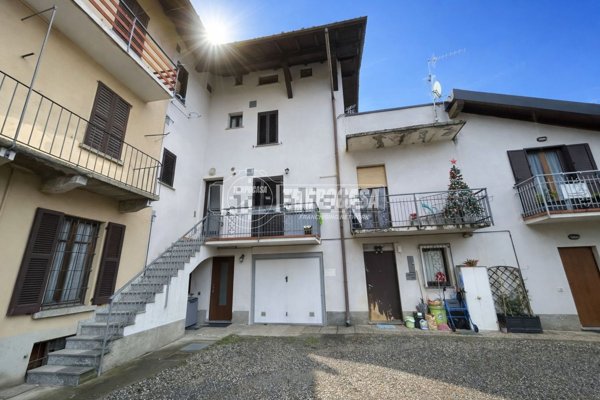 casa indipendente in vendita a Villa Guardia in zona Maccio