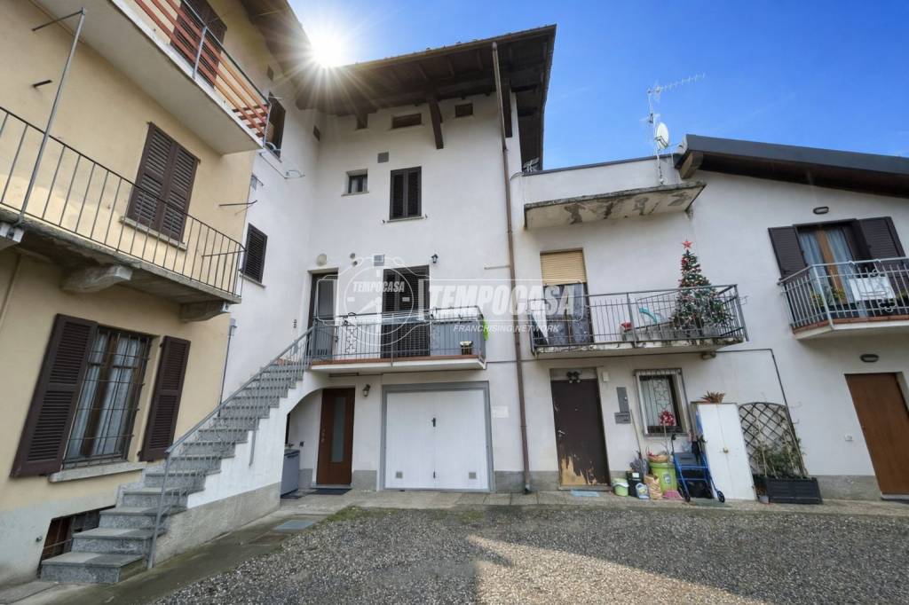 casa indipendente in vendita a Villa Guardia in zona Maccio