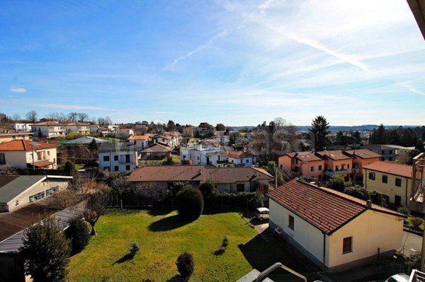 appartamento in vendita a Villa Guardia in zona Maccio