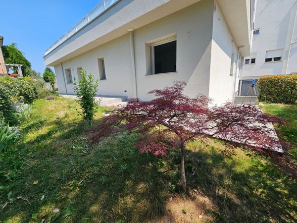 casa indipendente in vendita a Villa Guardia in zona Maccio