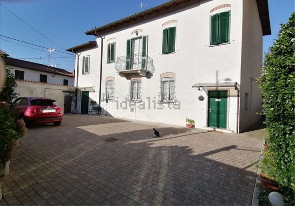 casa indipendente in vendita a Villa Guardia in zona Maccio