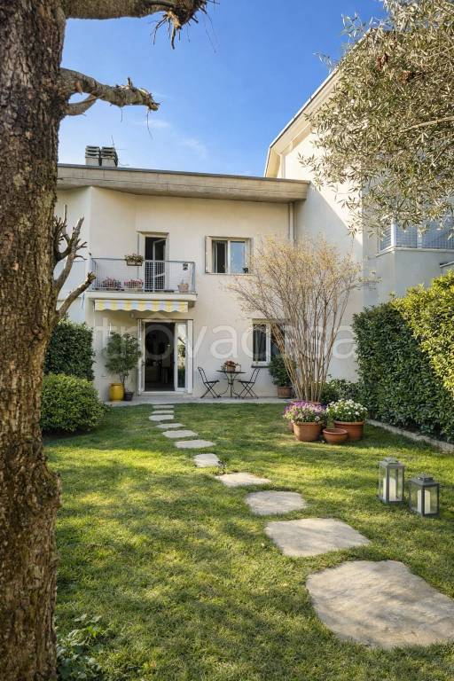 casa indipendente in vendita a Villa Guardia