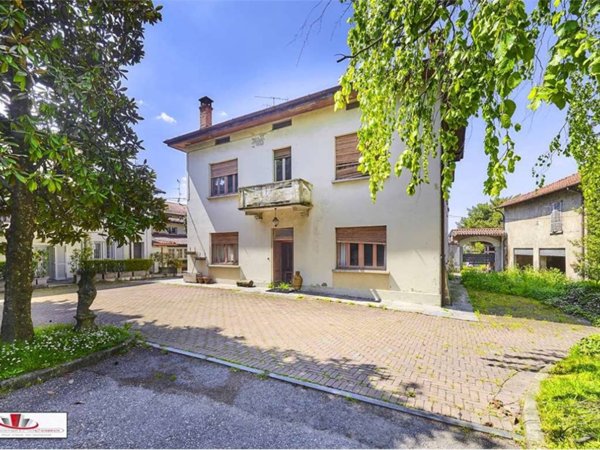 casa indipendente in vendita a Villa Guardia in zona Maccio