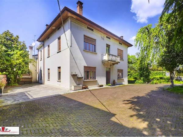appartamento in vendita a Villa Guardia in zona Maccio