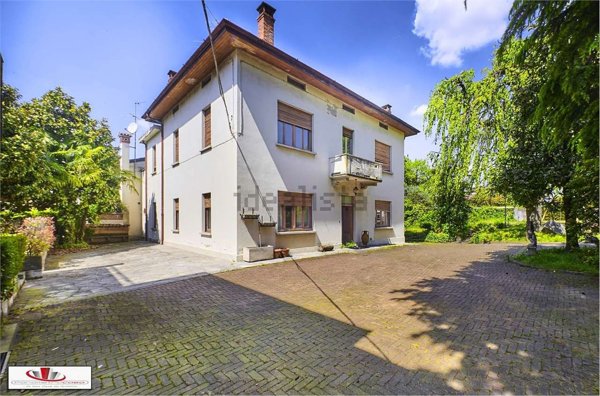casa indipendente in vendita a Villa Guardia in zona Maccio
