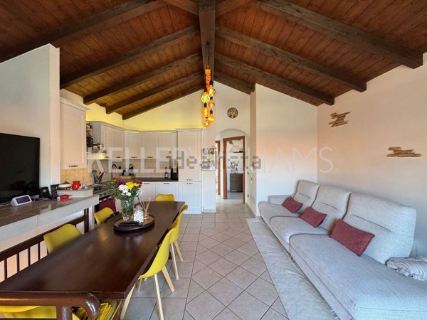 casa indipendente in vendita a Villa Guardia in zona Civello